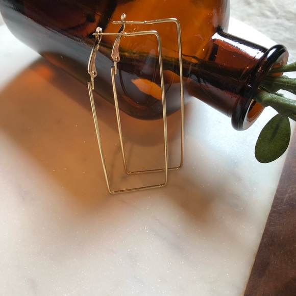 NWOT Dainty Rectangular Hoop - Picture 2 of 3